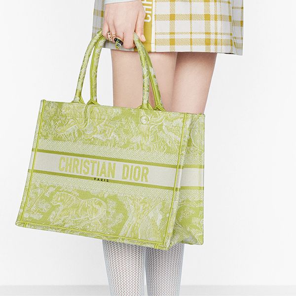 ☆ディオール☆ブック トートバッグ偽物 2色 刺繍 エンブロイダリー M1296ZRGO_M60E